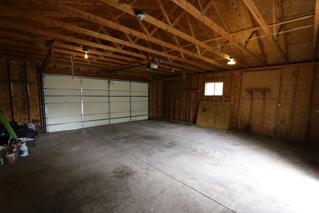 Building Photo - 3 Bedroom 1 Bath