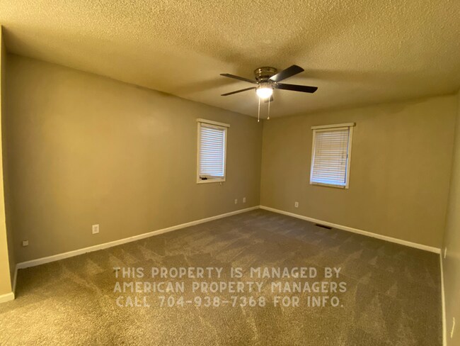 Foto del edificio - 152 Purple Finch Ln