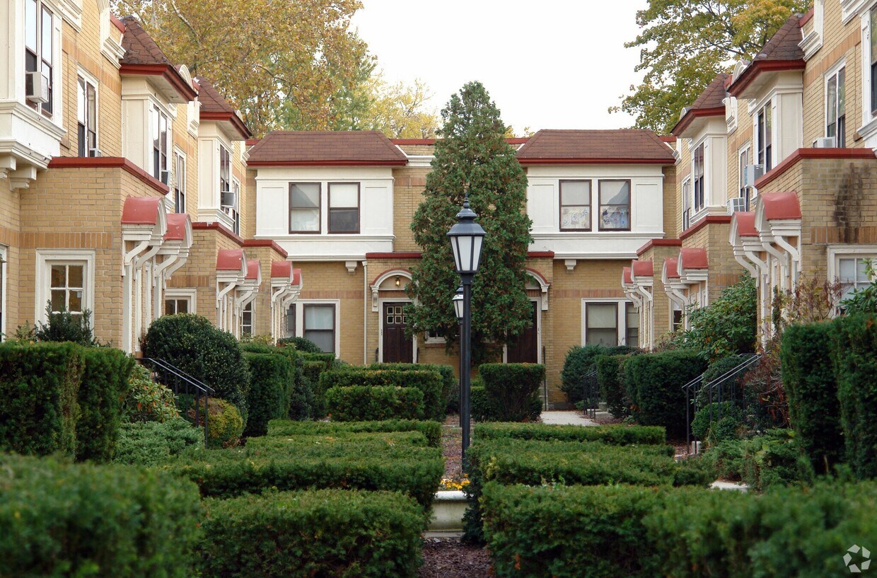 Foto del edificio - Woodbury Court Apartments