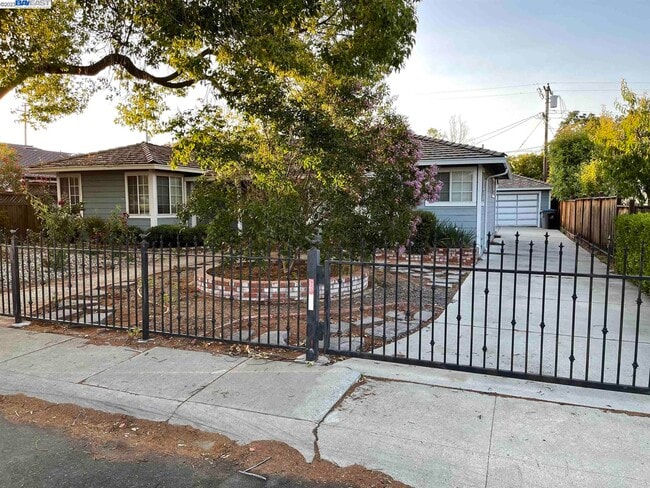 Building Photo - 1589 Camino Monde