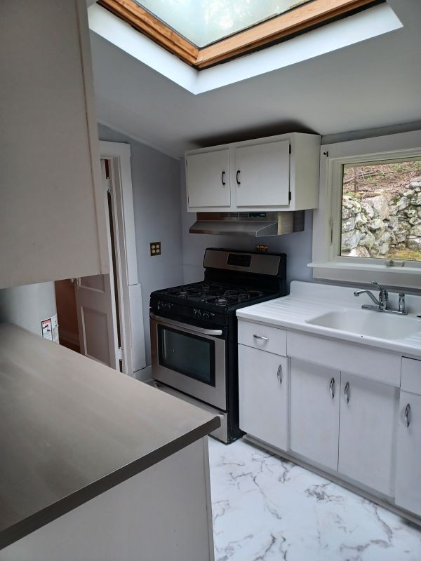 Building Photo - 129 Thiells Rd