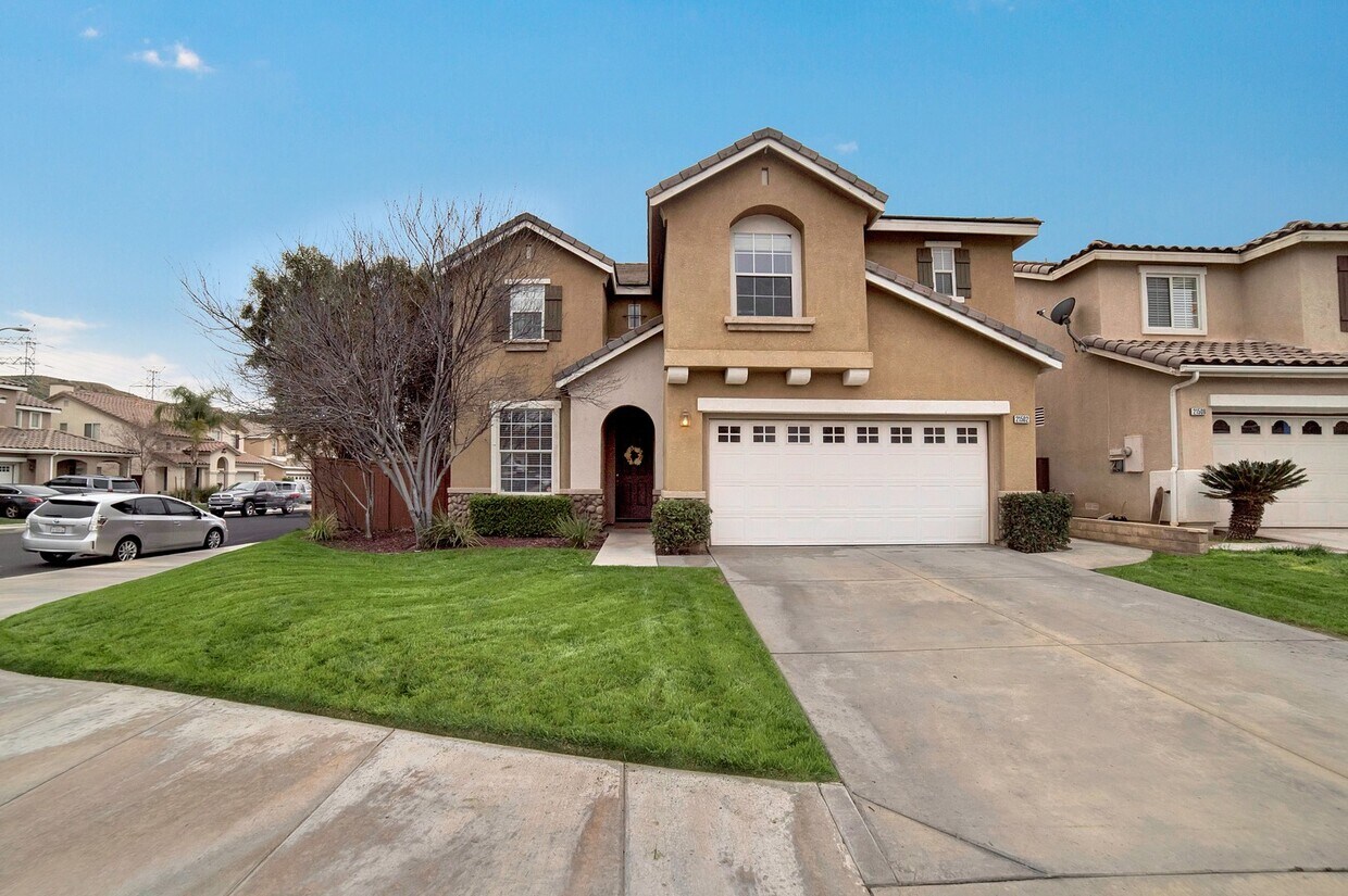 Primary Photo - COMING SOON! 3 Bedroom Home in Santa Clarita.