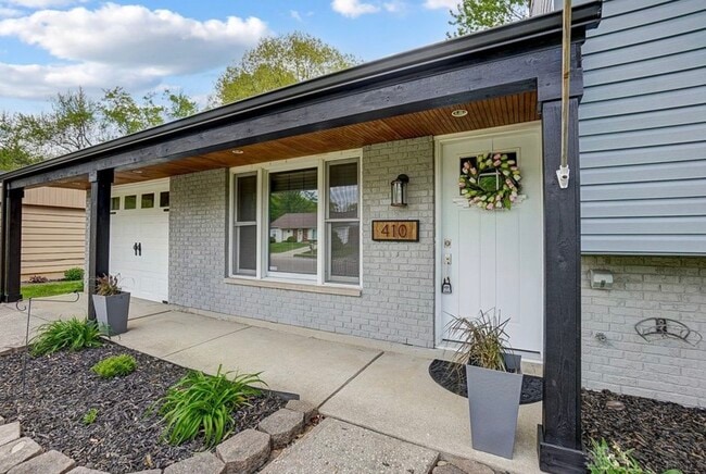 Building Photo - 410 Evergreen Dr