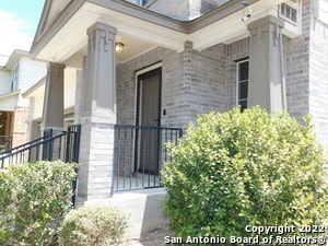 Building Photo - 10386 Oakwood Crest