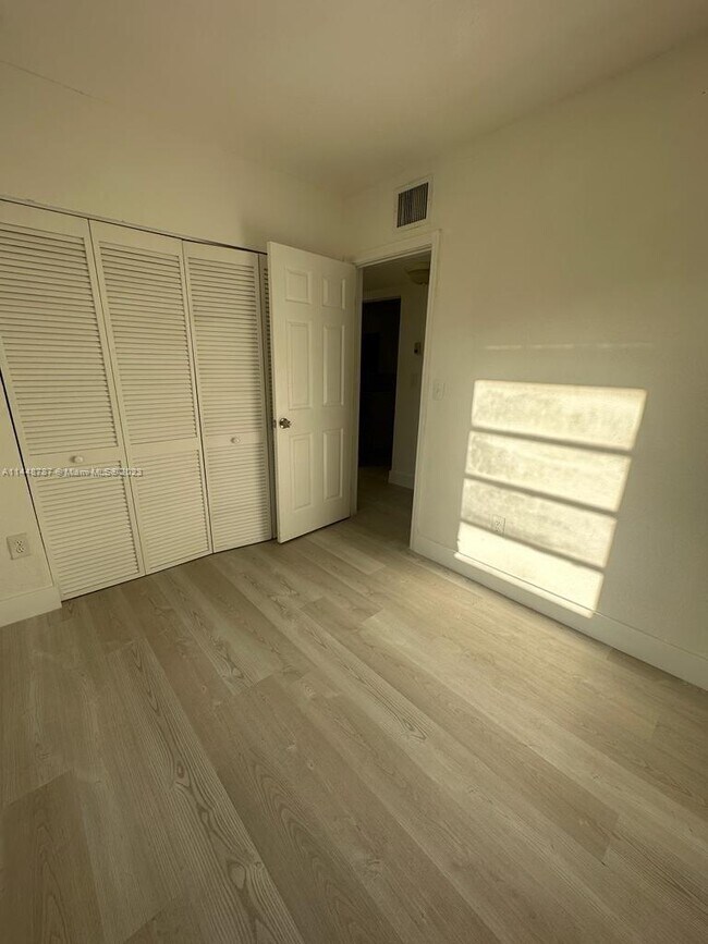 Foto del edificio - 6170 SW 62nd Terrace