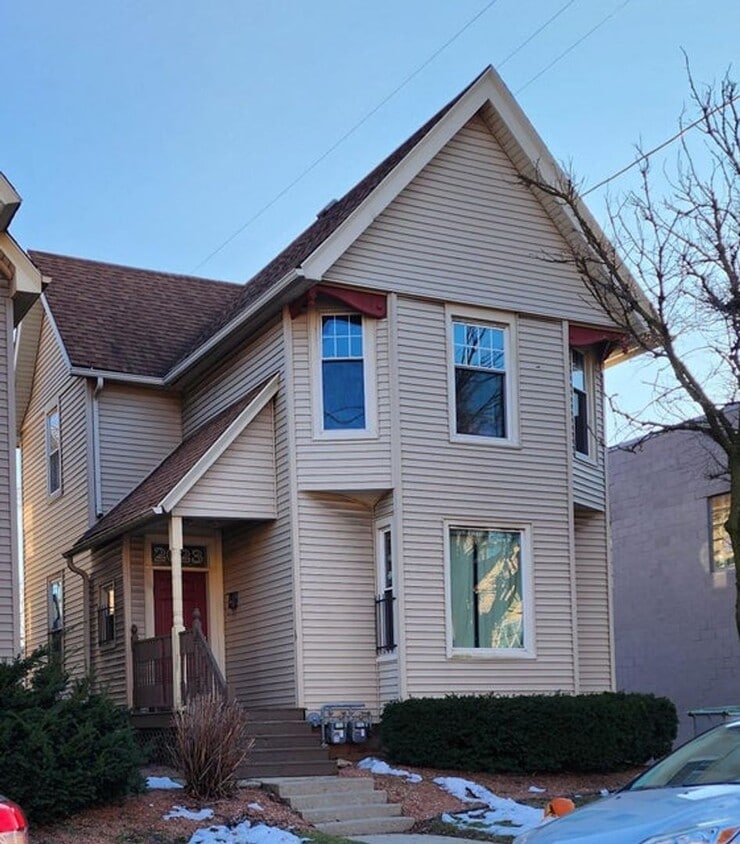 Primary Photo - 3 Bedroom Single Family
