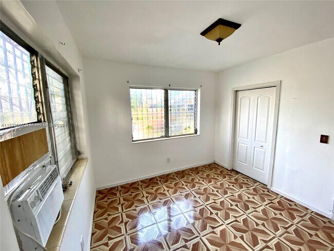 Foto del edificio - 836 NW 101st St