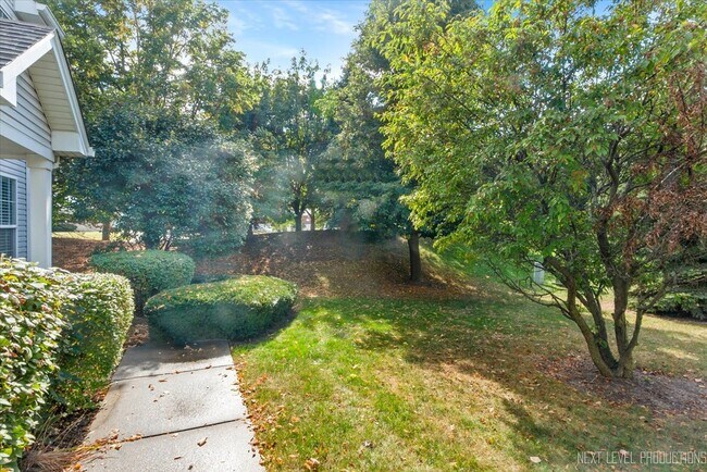 Foto del edificio - 611 Waterview Ct