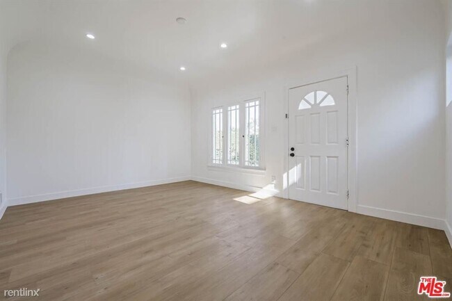 Foto del edificio - 2 br, 2 bath House - 819 N Spaulding Ave