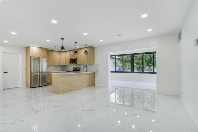 Building Photo - 2224 N 35th Ave