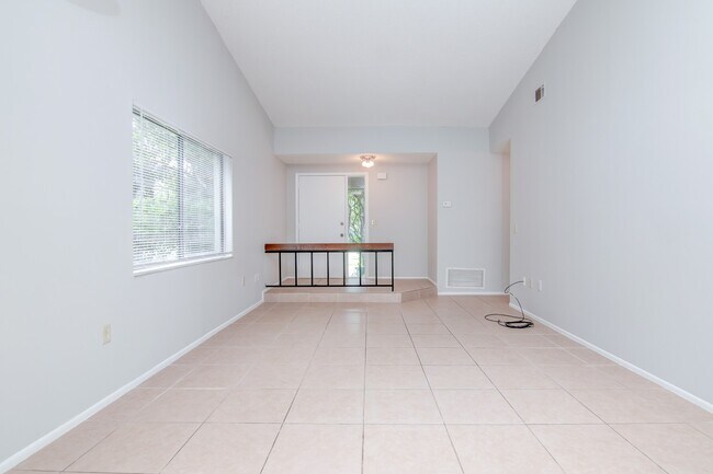 Foto del edificio - For Rent: Spacious 3 Bed/ 2 Bath Townhome ...