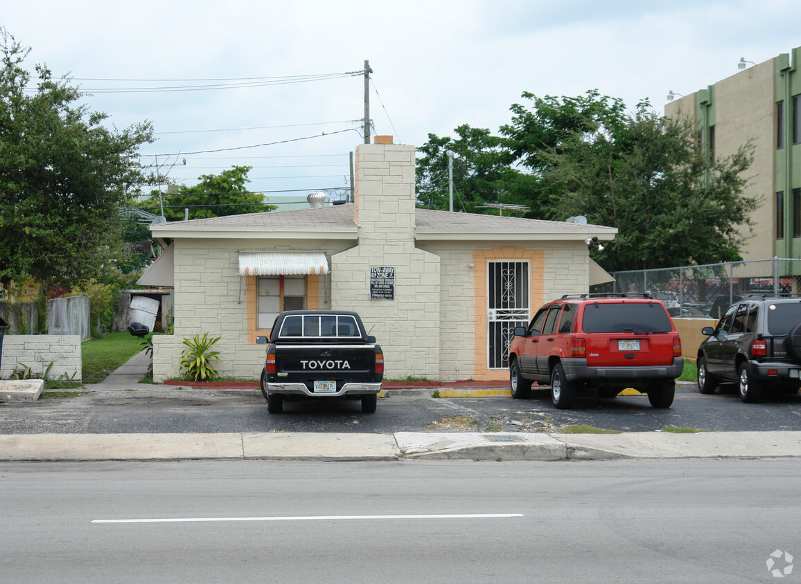 Primary Photo - 1921 SW 1st St