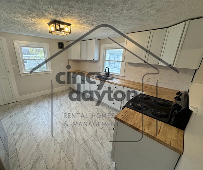 Building Photo - 14 Highland St