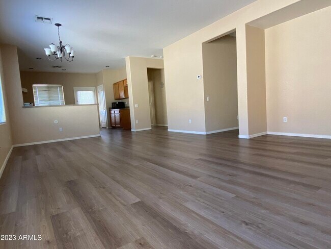Building Photo - 517 S 115th Dr