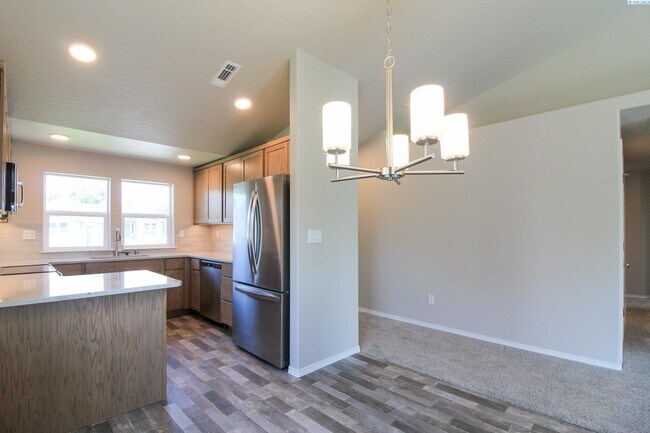 Building Photo - Newer 3 Bed/2 Bath Rambler in Pasco