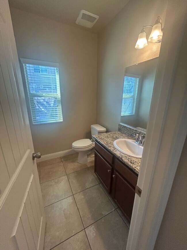 Foto del edificio - *Wait list full- Currently not accepting applications* 4 bedroom 2 bathroom in NW Visalia coming ...