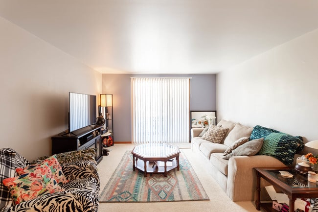 Living Room (One bedroom) - Willow Ridge Court