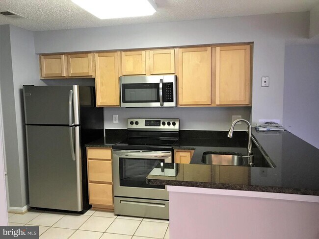 Foto del edificio - 14011 Briston St