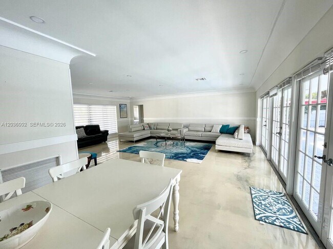 Foto del edificio - 416 N Rainbow Dr