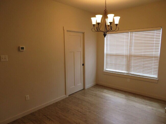Building Photo - Beautiful Home Located Near Texas Tech Cam...
