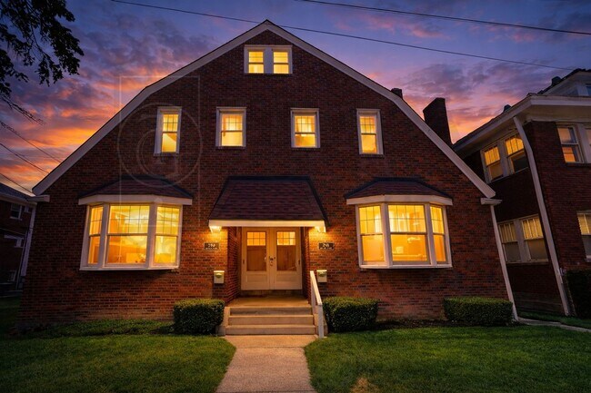 Foto del edificio - Avail Avail Aug 1st: A GEM in Dormont!  Spacious 3BR Twin Home, Parking, Charm, Walkability, Outd...