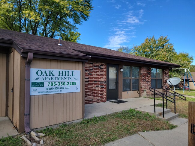Building Photo - Oak Hill