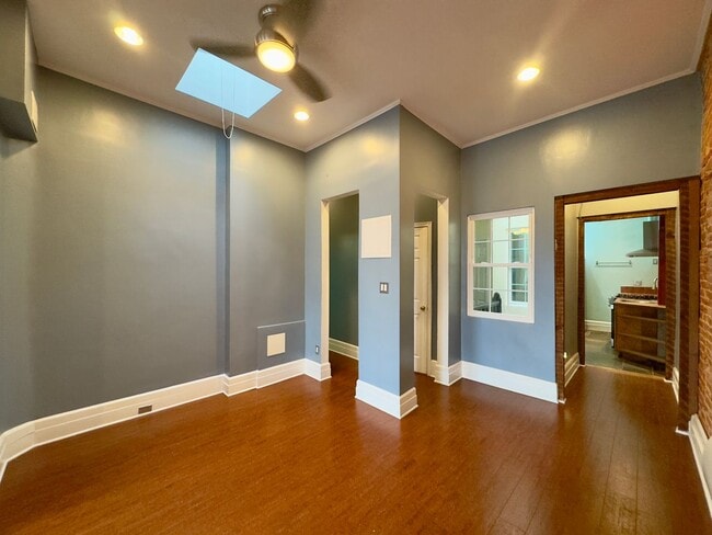 Foto del edificio - Charming 2 Bedroom/2 Bathroom Apartment in Bolton Hill, MD!