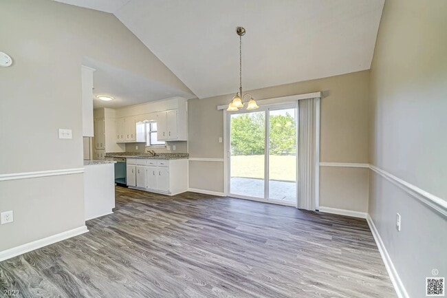 Foto del edificio - 3409 Knollcrest Rd