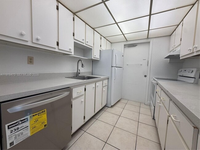 Foto del edificio - 7949 SW 104th St