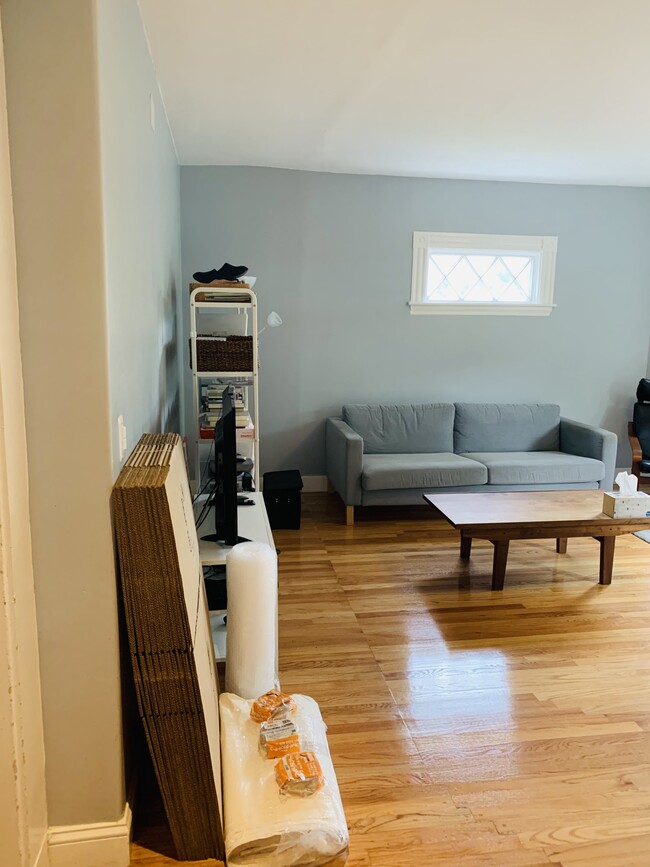 Building Photo - 10 Dunstan St