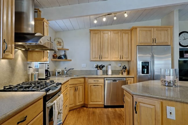 Building Photo - Spacious 4 Room (3 Bedrooms + Den) 2 Bath POOL HOUSE!! Right next to SDSU