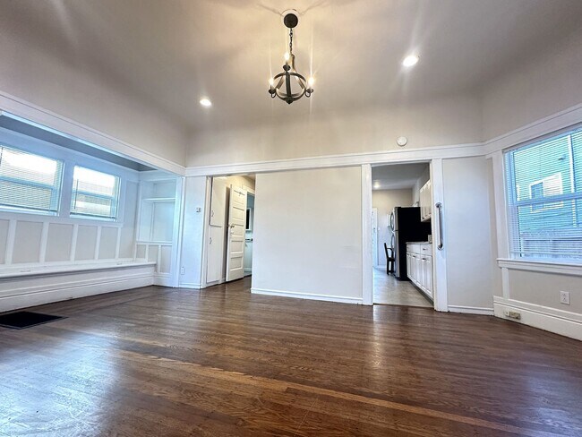 Building Photo - 1522