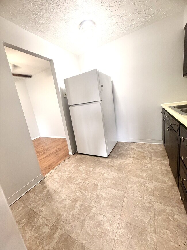 Foto del edificio - 2971 Four Towers Dr