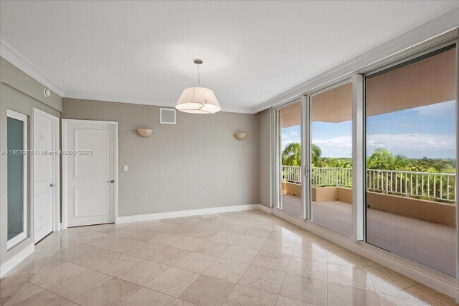 Foto del edificio - 789 Crandon Blvd
