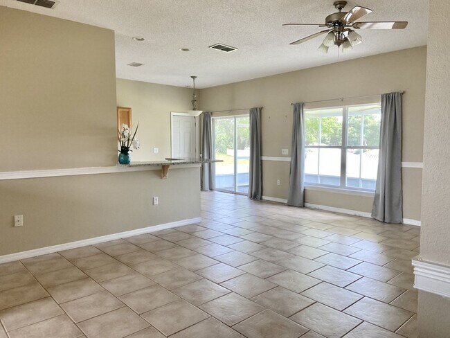 Building Photo - 1538 Sarus Ave