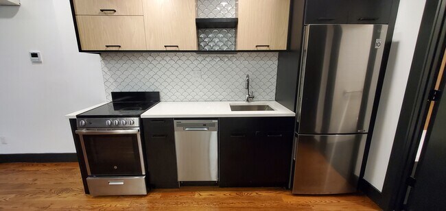 Building Photo - 812 Saint Johns Pl