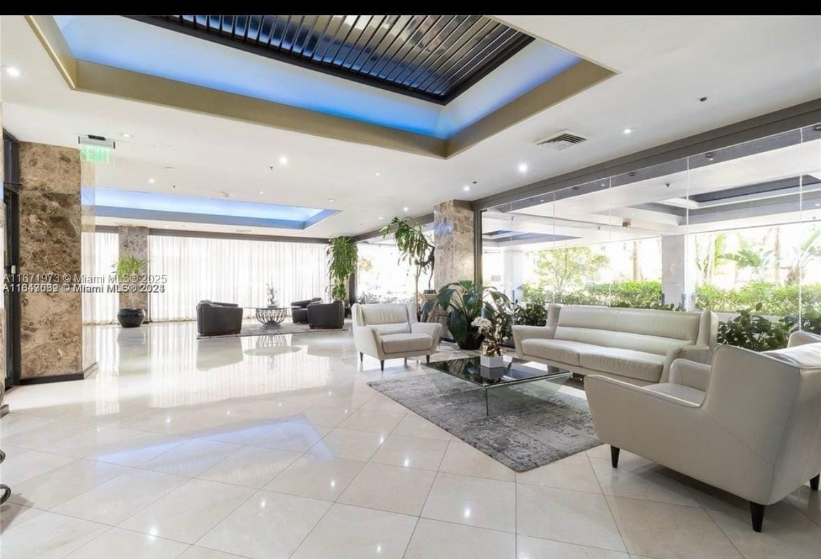 Foto del edificio - 8877 Collins Ave