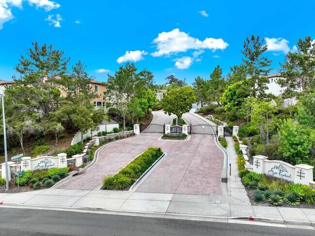 Foto del edificio - Nicely Updated Three Bedroom Home in Torrey Hills