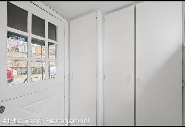 Building Photo - 3 br, 1 bath House - 2 Willow Street