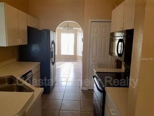 Building Photo - 462 Lark Ct