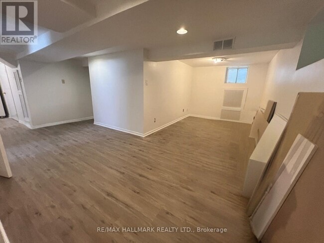 Building Photo - 202 Heward Ave