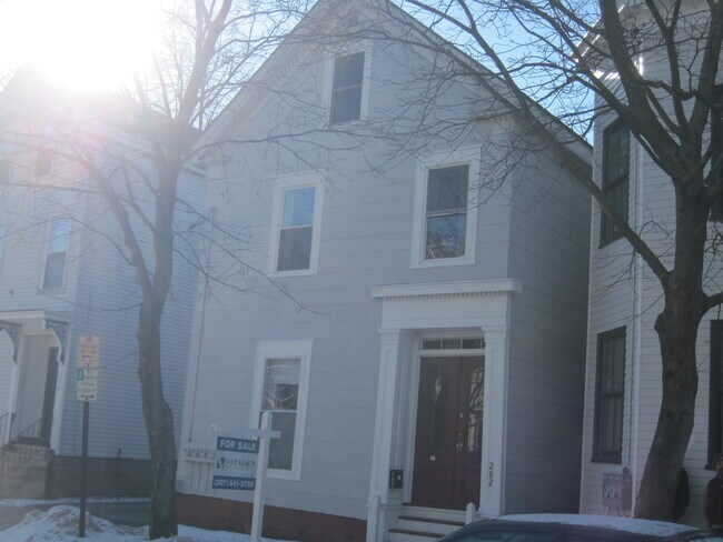 Foto del edificio - 282 Brackett Street