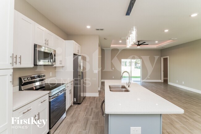 Building Photo - 1666 Redfin Dr