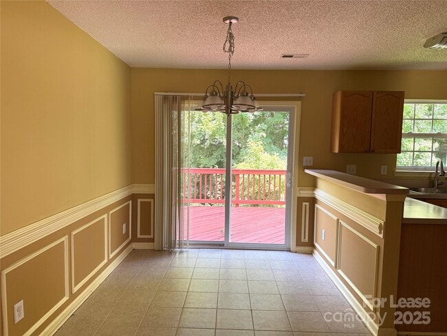 Building Photo - 8804 Clifton Meadow Dr