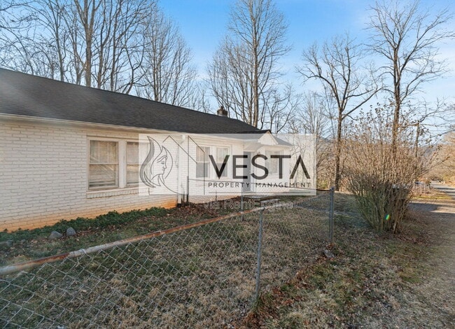 Building Photo - 118 Pine Hill Dr