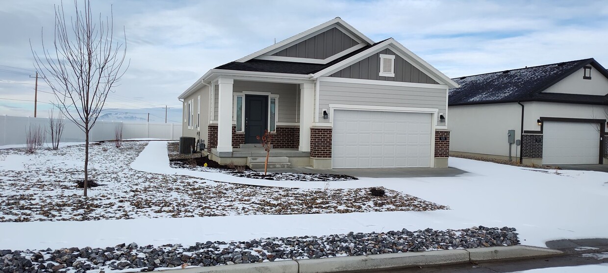 Primary Photo - GET $500 OFF THE FIRST MONTHS RENT!!!!