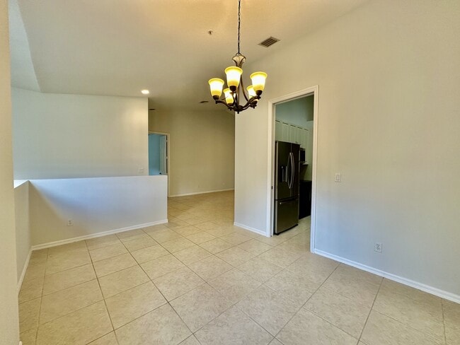 Building Photo - 1425 Mariposa Cir