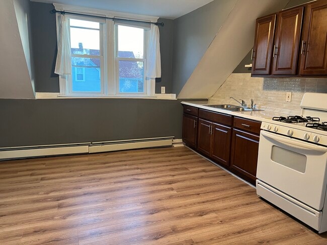 Building Photo - 16 Tuxedo Ave