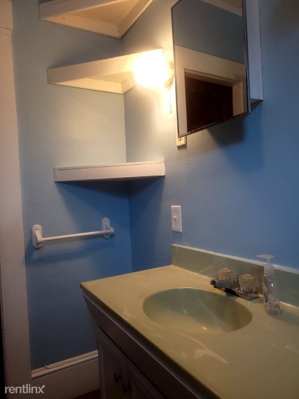 Building Photo - 2 br, 1 bath House - 576 Burgess St 2 Unit 2