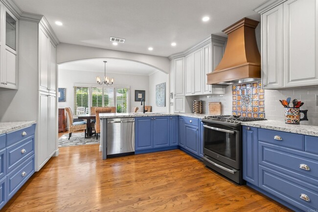 Building Photo - Immaculate 3 Bed, 2.5 Bath in Laguna Shores, Carlsbad!